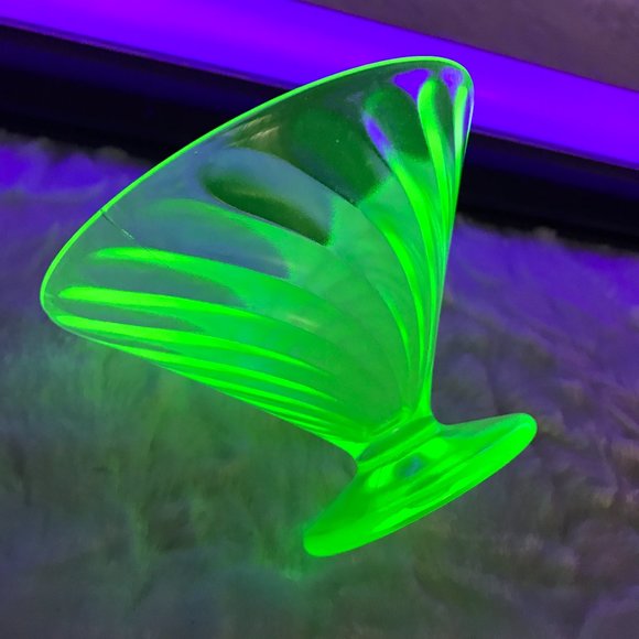 Vaseline Uranium Federal Glass Swirl Dessert Cup #54 - Picture 5 of 12